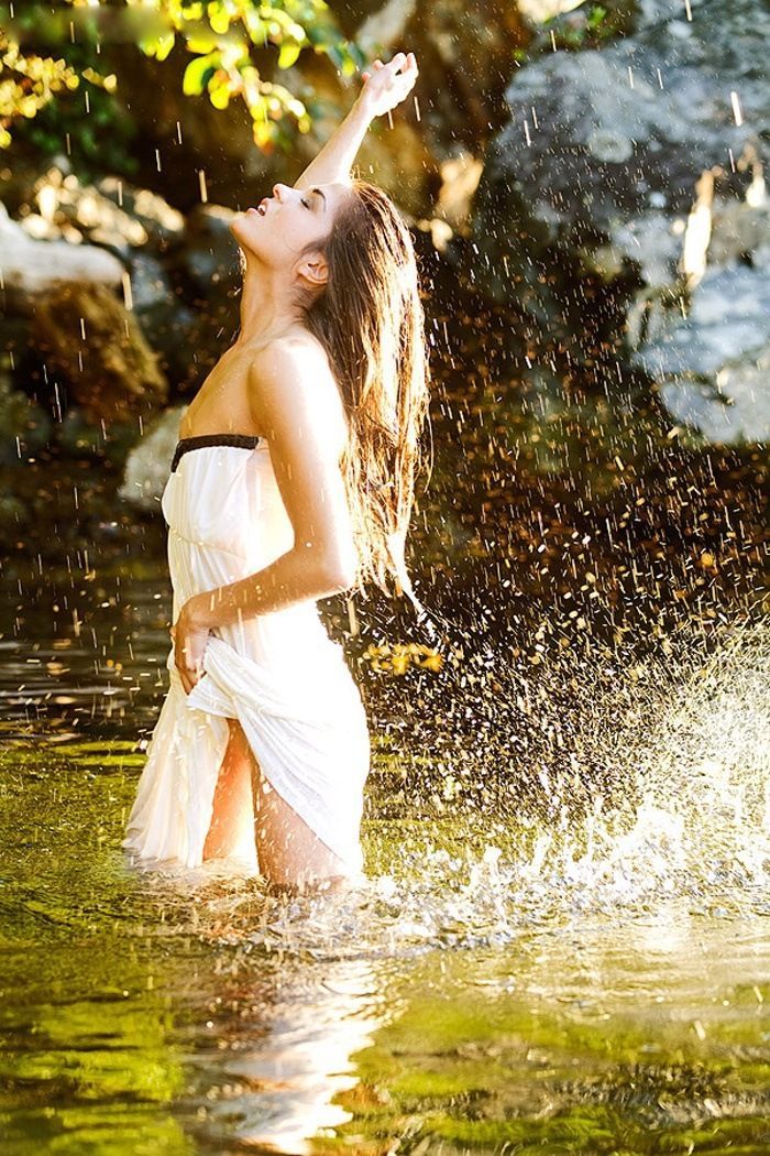 Marie Avgeropoulos in Cancun