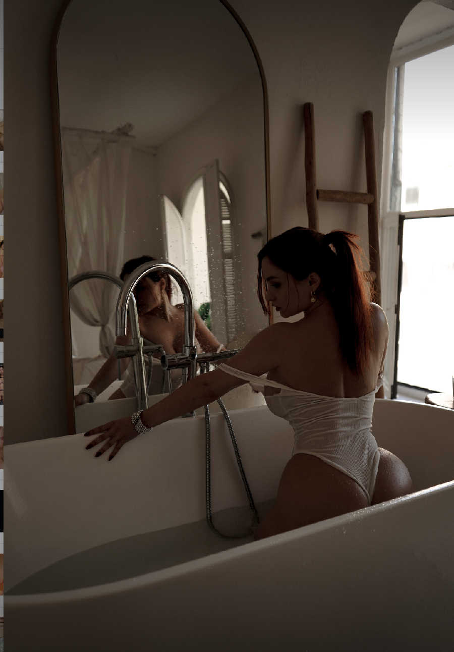 A playful frame from Miranda Faith nude — online in Cancun