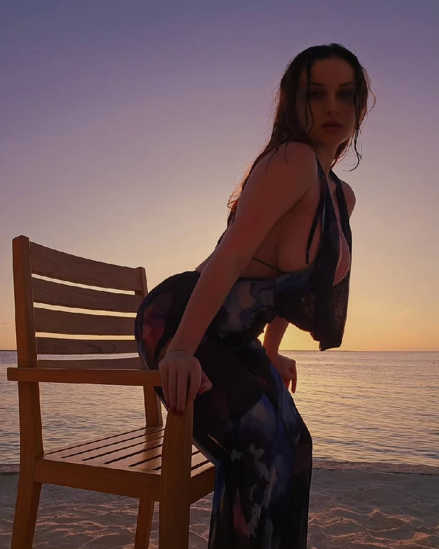 Sexy girl Miranda Faith nude in Cancun