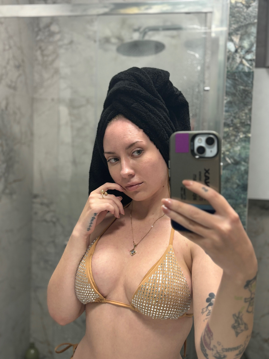 Nude girl KateV in Cancun