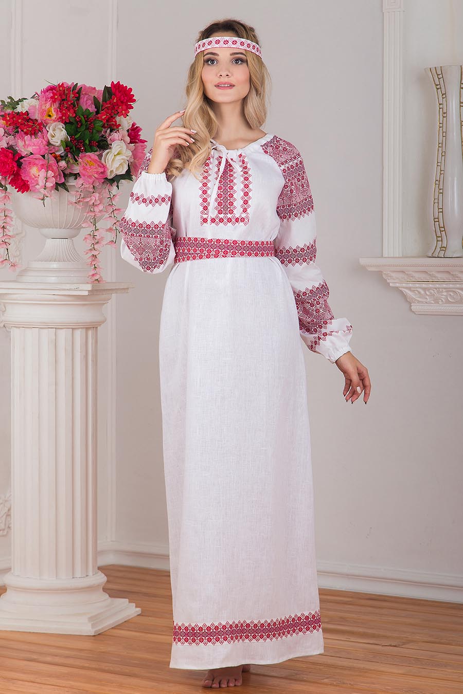 Women in Slavic costumes in Cancun