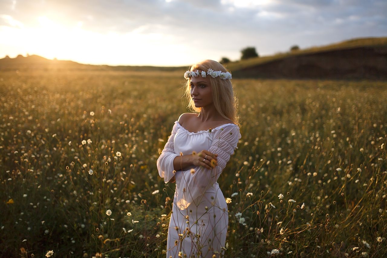 Girls in Slavic costumes in Cancun