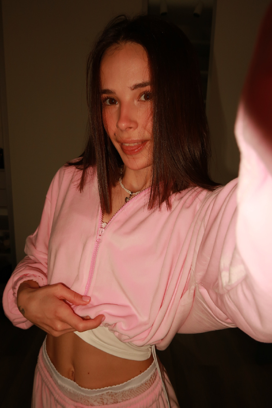 Tina brings the glow — live moments in Cancun